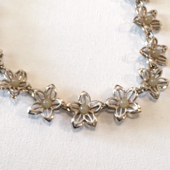 Coldwater Creek Flower gold necklace - Picture 3 of 5